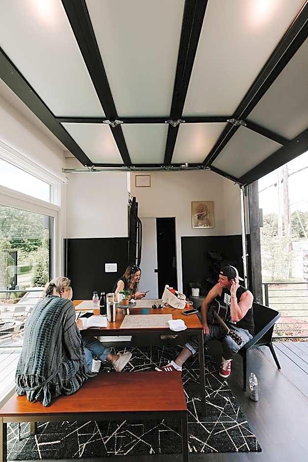 Ironwood Grove, Tiny House Aparthotel 4*