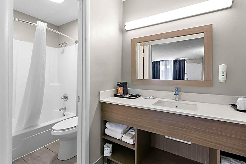 Quality - Opryland Area