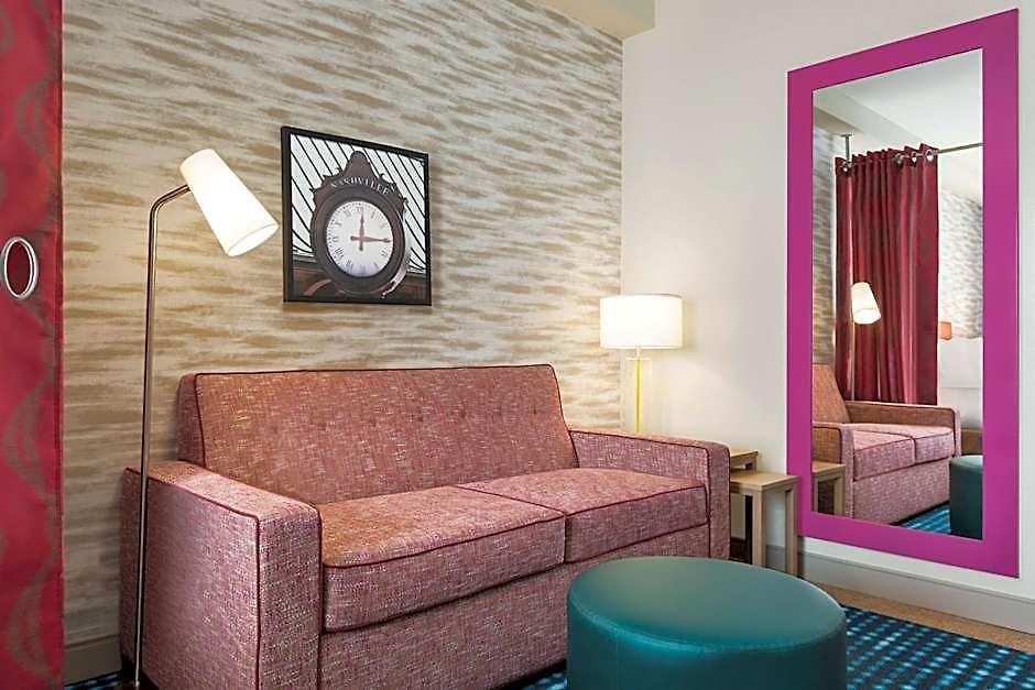 Home2 By Hilton West End Avenue 3*