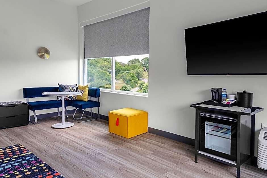 Hotel Aloft By Marriott Airport