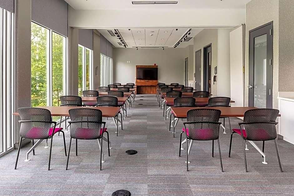 Hotel Aloft By Marriott Airport Nashville