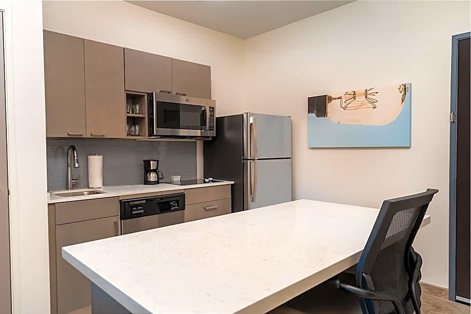 Hyatt House Airport 3*