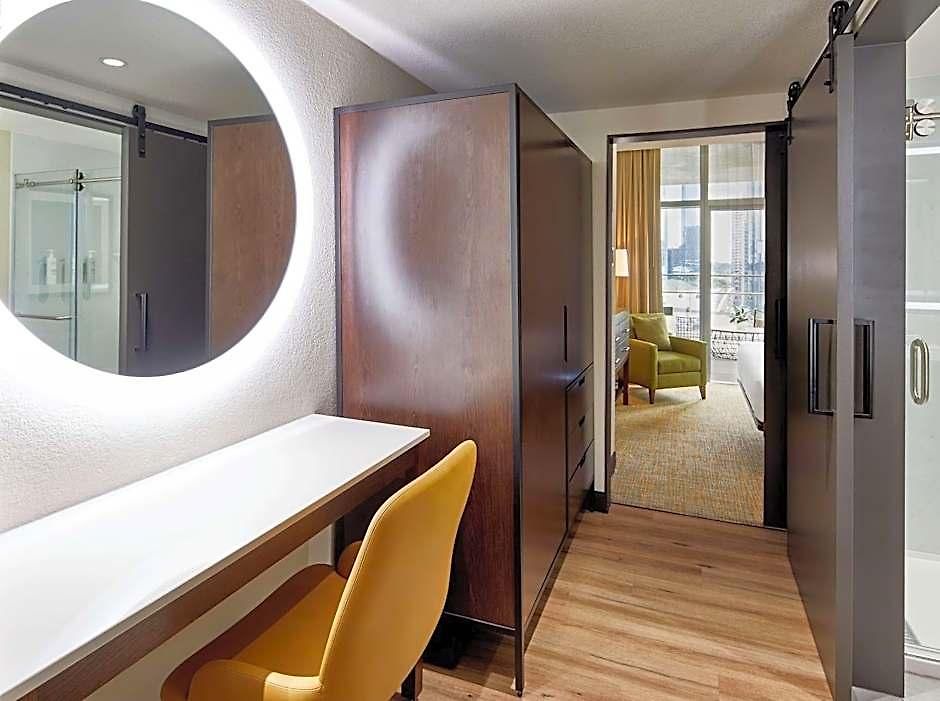 Hotel Embassy By Hilton Downtown Nashville