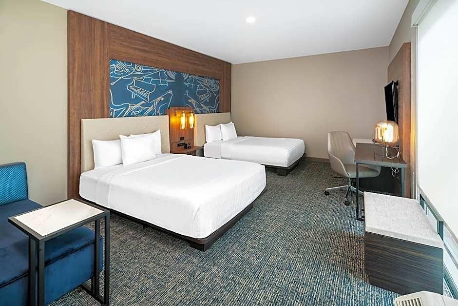 La Quinta & By Wyndham Downtown Stadium Nashville