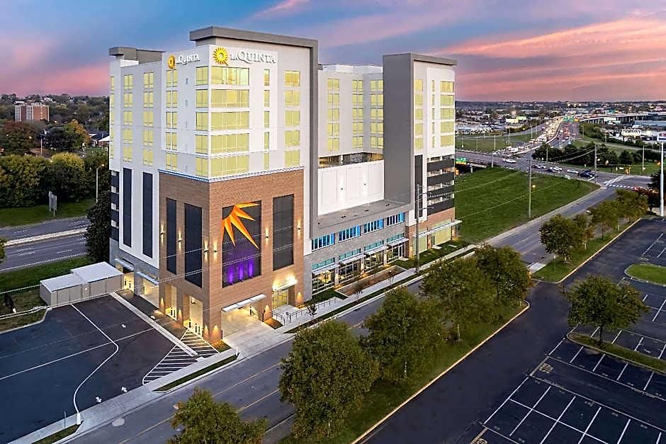 La Quinta & By Wyndham Downtown Stadium Hotel Nashville