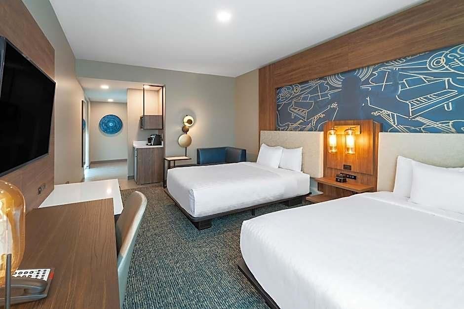 La Quinta & By Wyndham Downtown Stadium Nashville