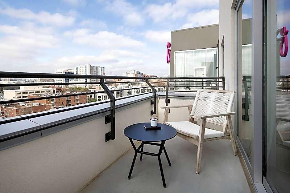 Hotel Moxy Vanderbilt Area 3*