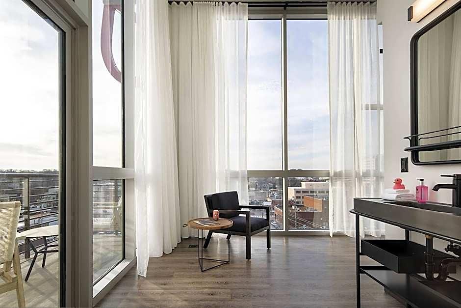Hotel Moxy Vanderbilt Area