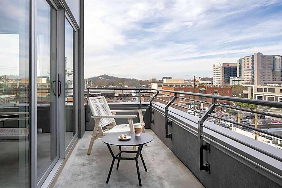 Moxy Vanderbilt Area