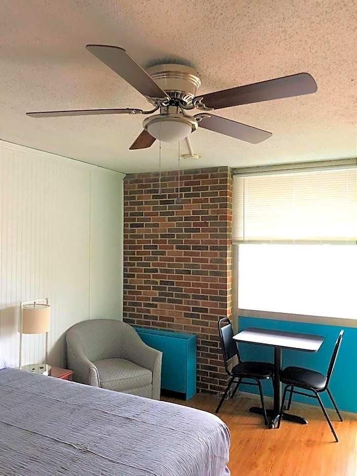 Rodeway Inn- Airport - Downtown - Mexican Restaurant On Site 3*
