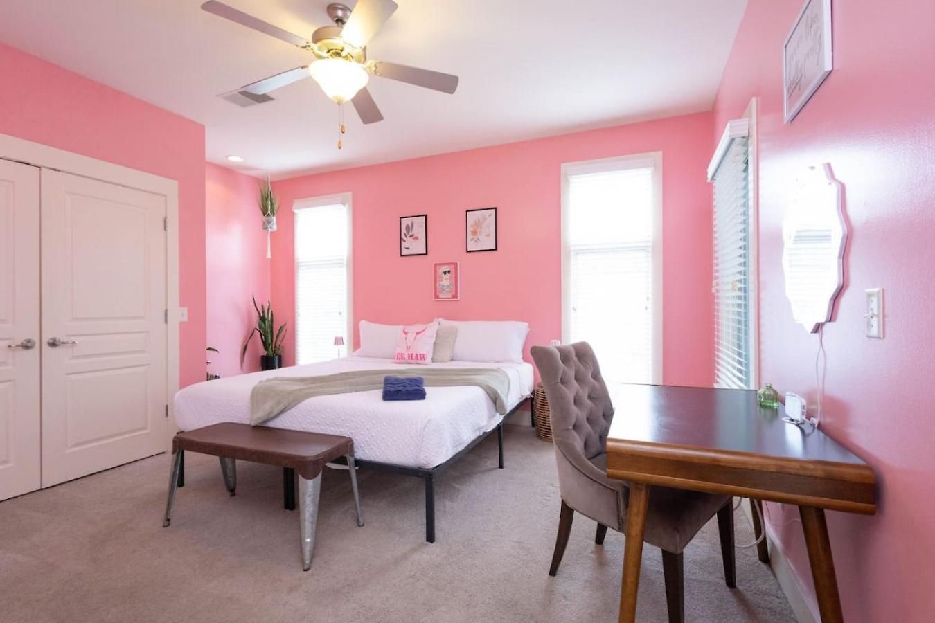 Lipstick & Boots - Luxury 3-level With Private Garage Near Music Row