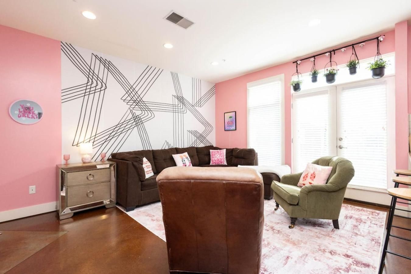 Lipstick & Boots - Luxury 3-level With Private Garage Near Music Row Apartment *