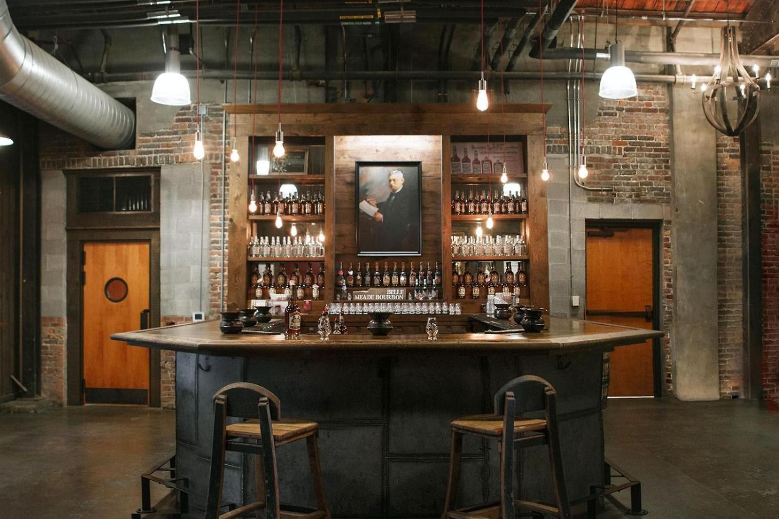 6 Bed With En Baths, Host Up To 20, Rooftops, Parking, Gourmet Kitchens, Cozy Living Spaces, Skyline Views & Fire Table, Near Downtown, Distilleries & Marathon Village, High-speed Wi-fi, 24hr Hospitality Nashville