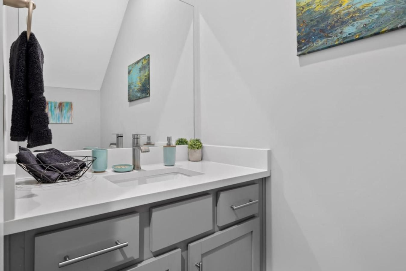 Rhythm & View - Large 4-bedroom Townhome With Private Garage & Dual Balconies * Nashville