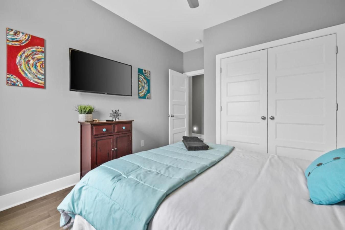 Rhythm & View - Large 4-bedroom Townhome With Private Garage & Dual Balconies * Nashville