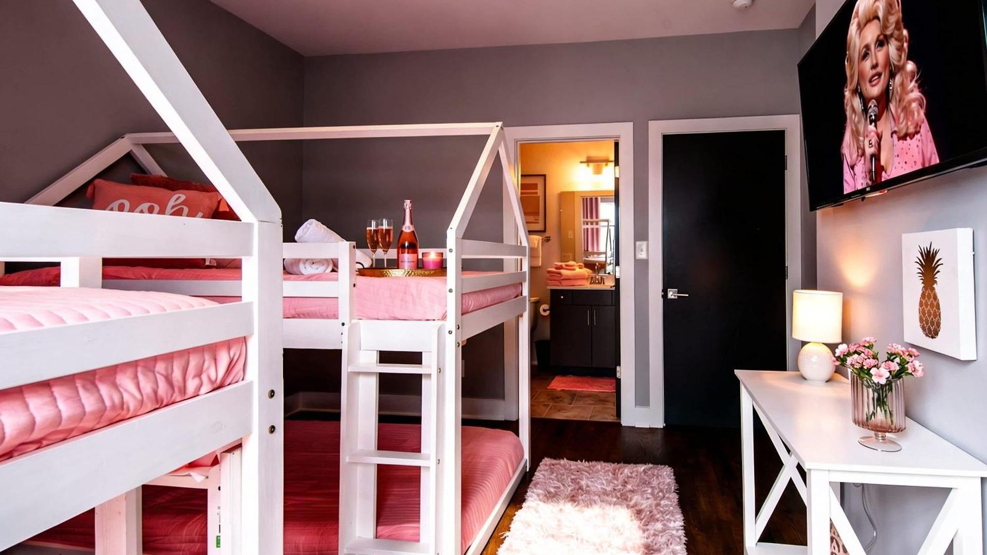 New Dollys Dream 12 Beds Downtown Nash Opry Karaoke Holiday home *