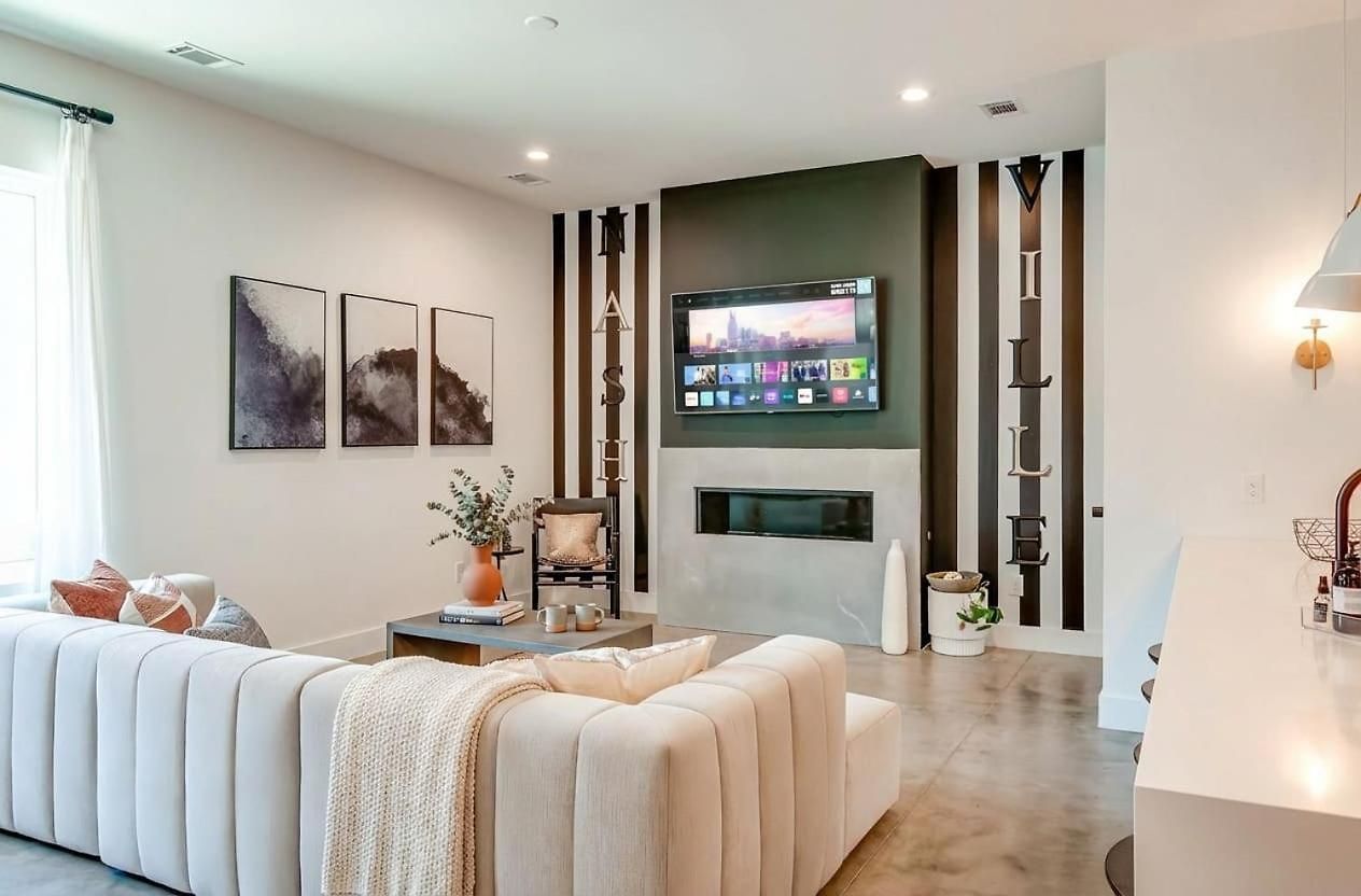 Close To The Gulch - Book Today * Nashville