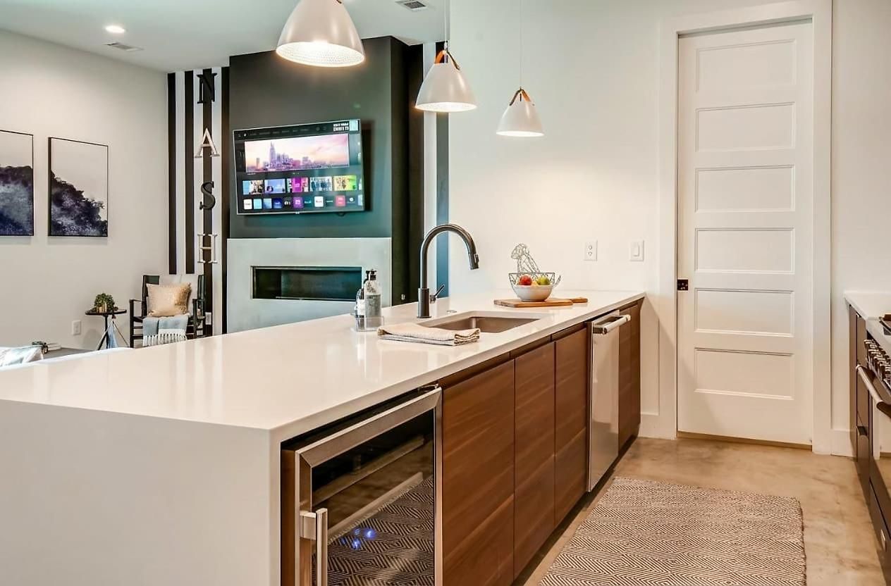 Close To The Gulch - Book Today * Nashville