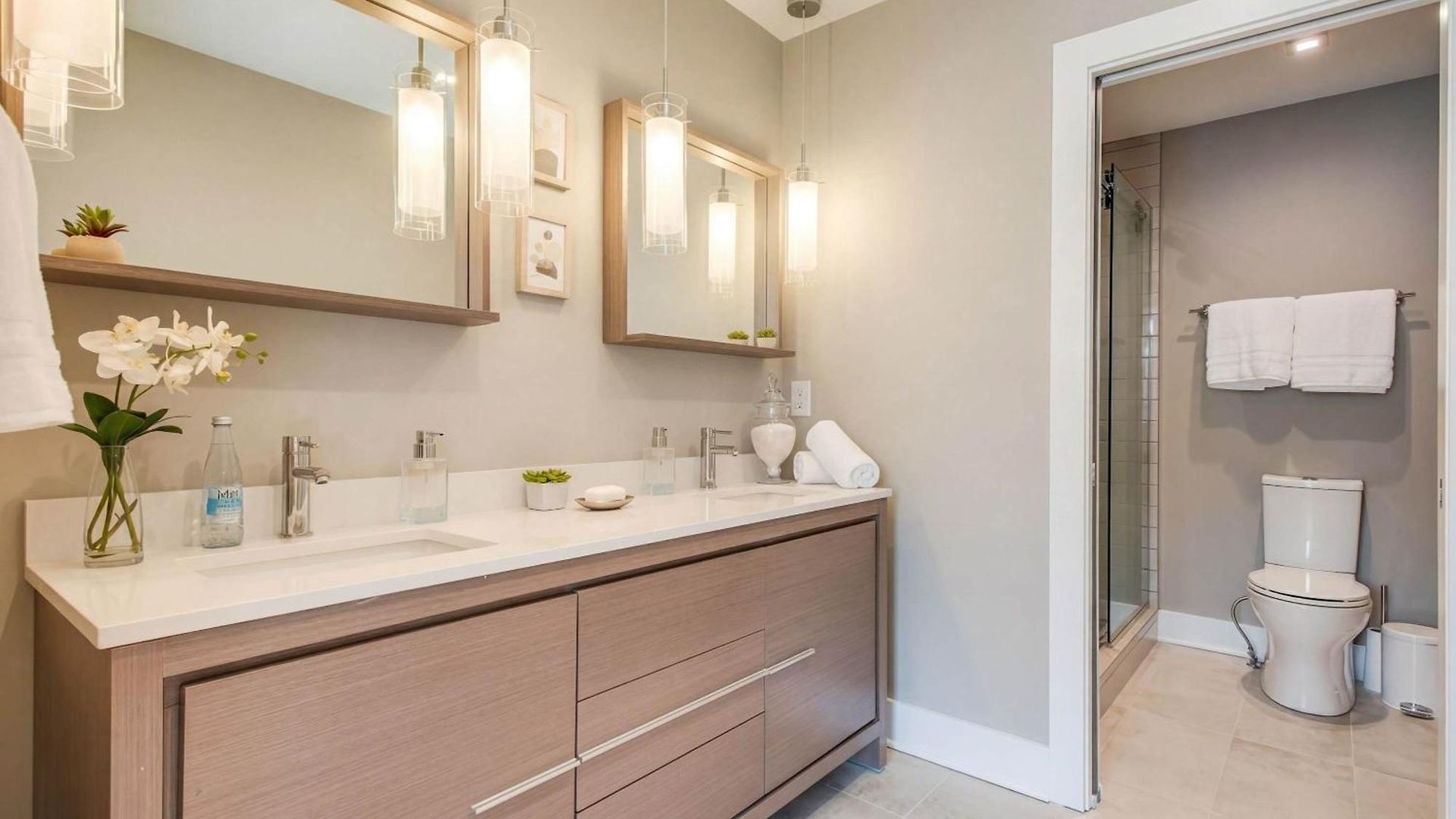 Downtown Luxury - 10 Beds & Free Parking *