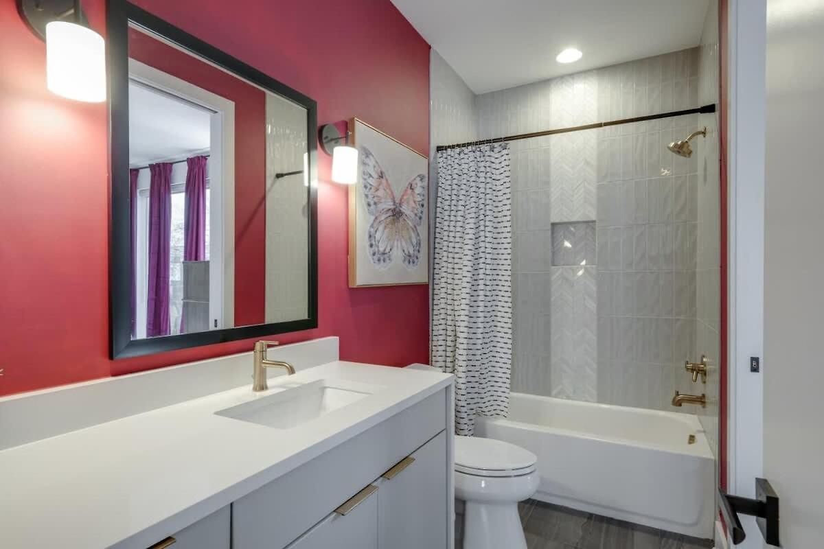 Luxury Retreat: Rooftop Hot Tub Double Deck & Game *
