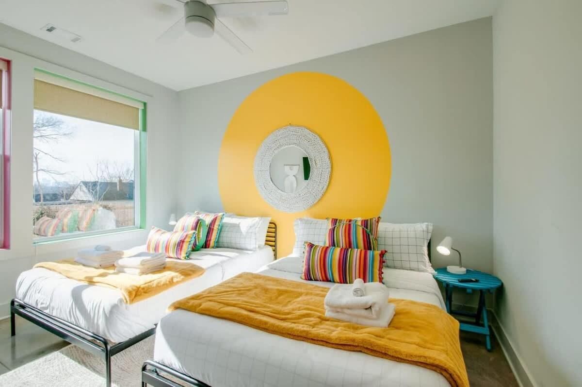 East Nash Double - 26 Beds Fast * Nashville