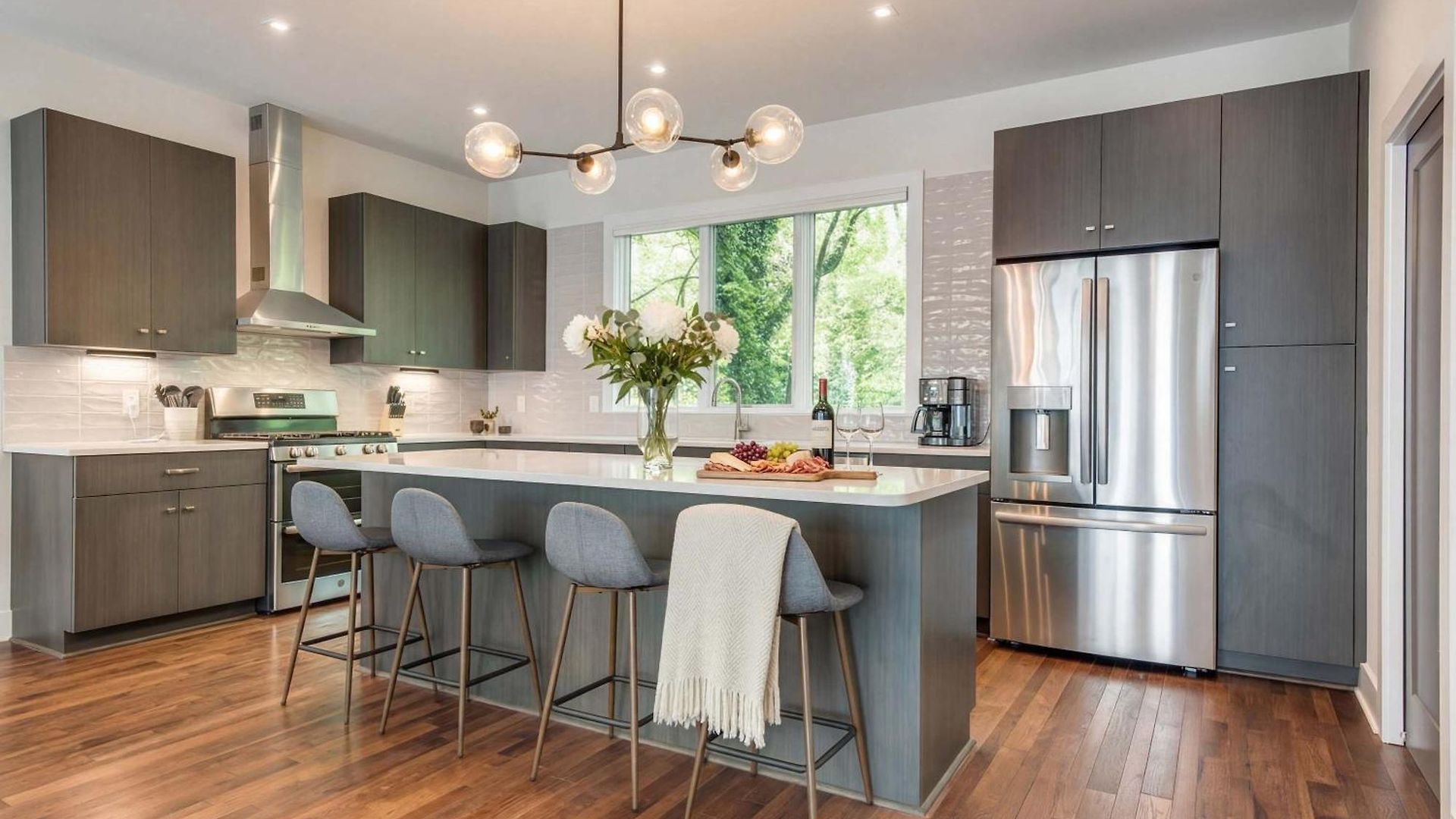 Downtown Luxury - 10 Beds & Free Parking *
