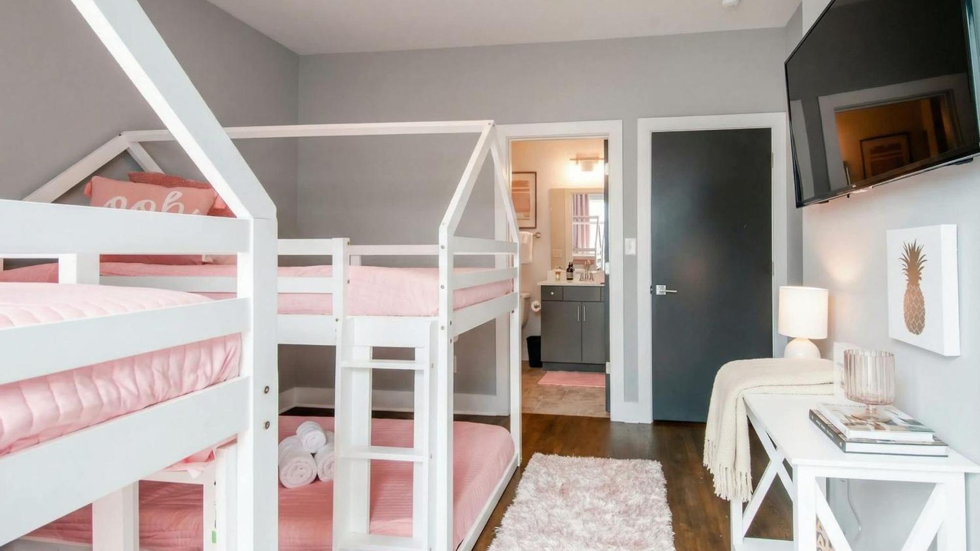 King & Queen 2 Homes - 24 Beds Views Holiday home Nashville