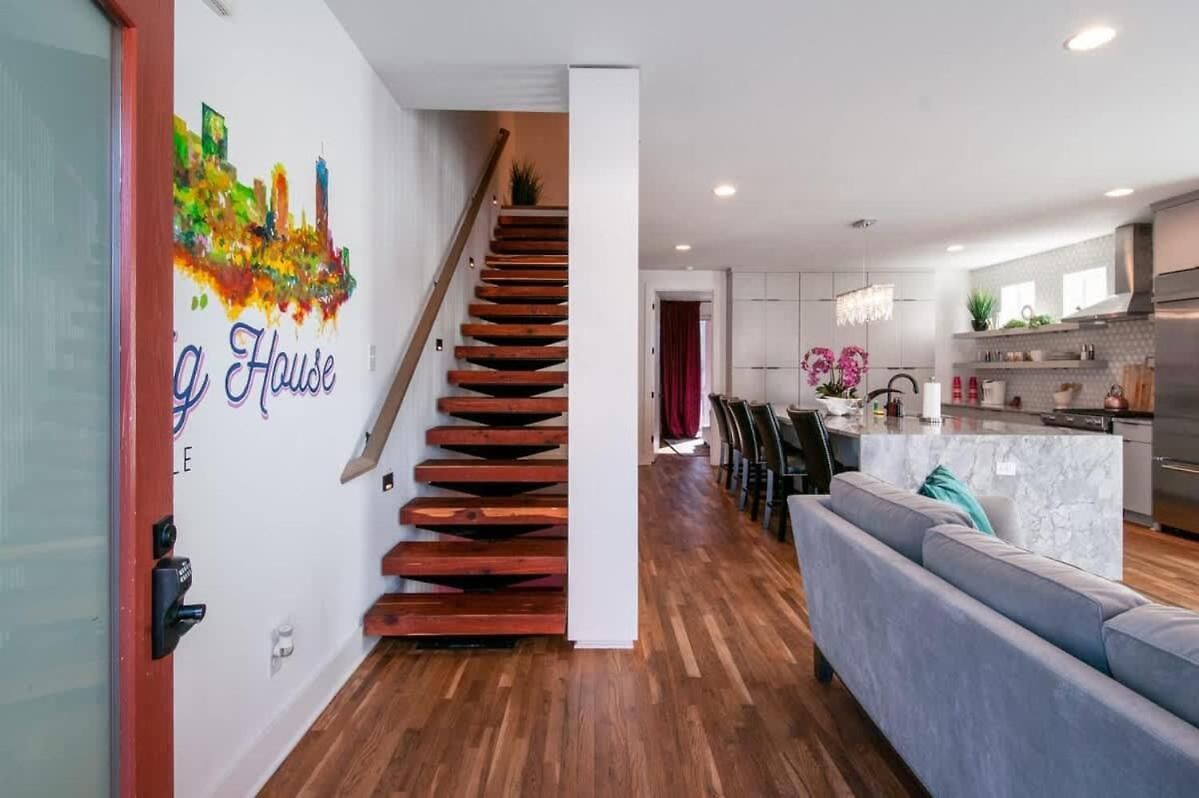 Luxury Retreat: Rooftop Hot Tub Double Deck & Game *