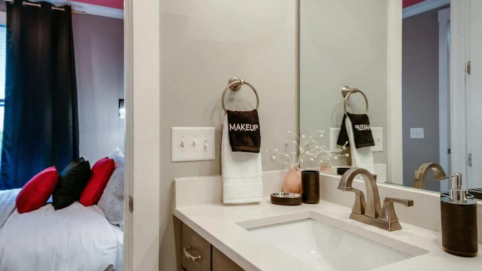 Close To The Gulch - Book Today