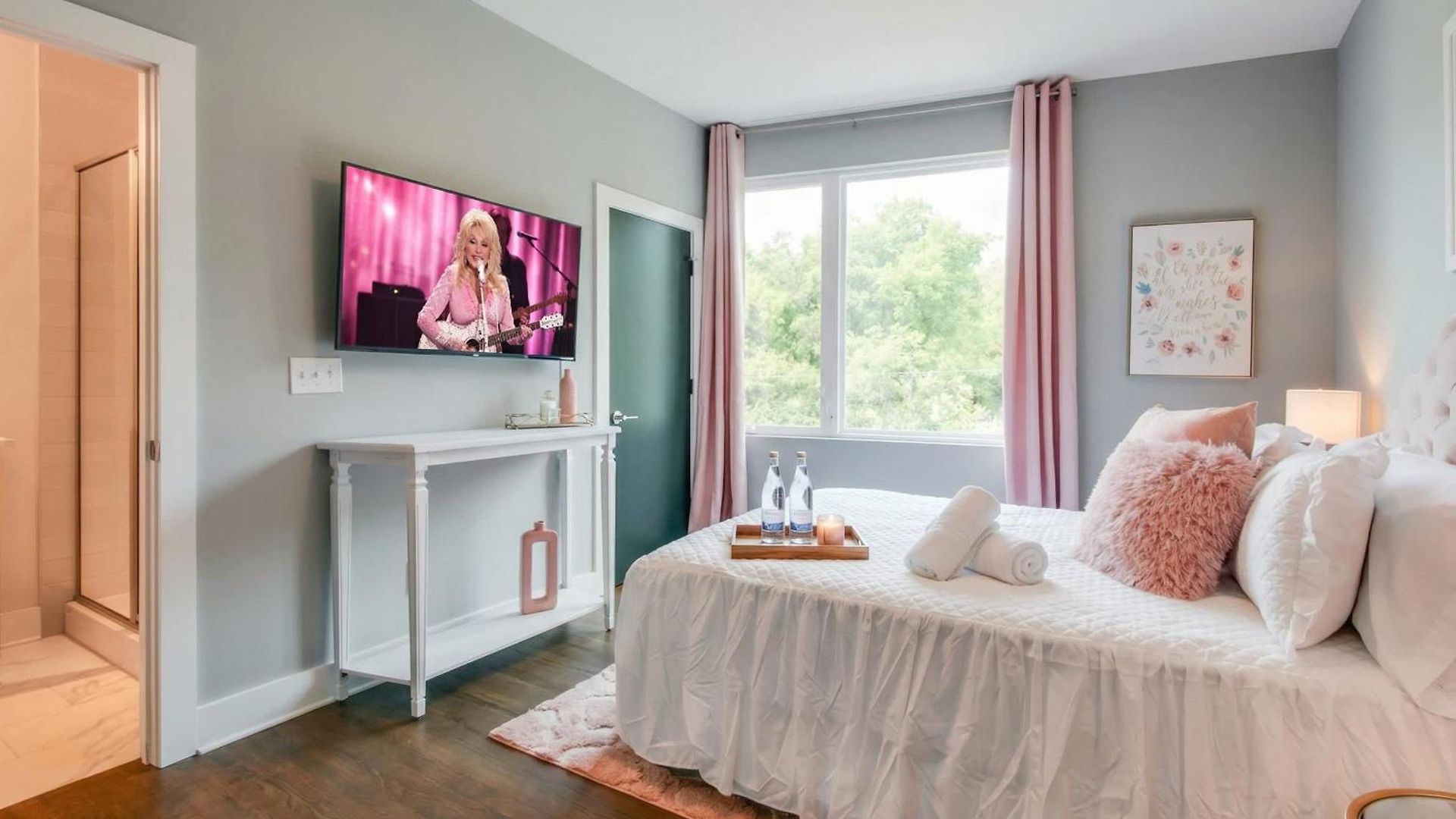 King & Queen 2 Homes - 24 Beds Views Holiday home Nashville