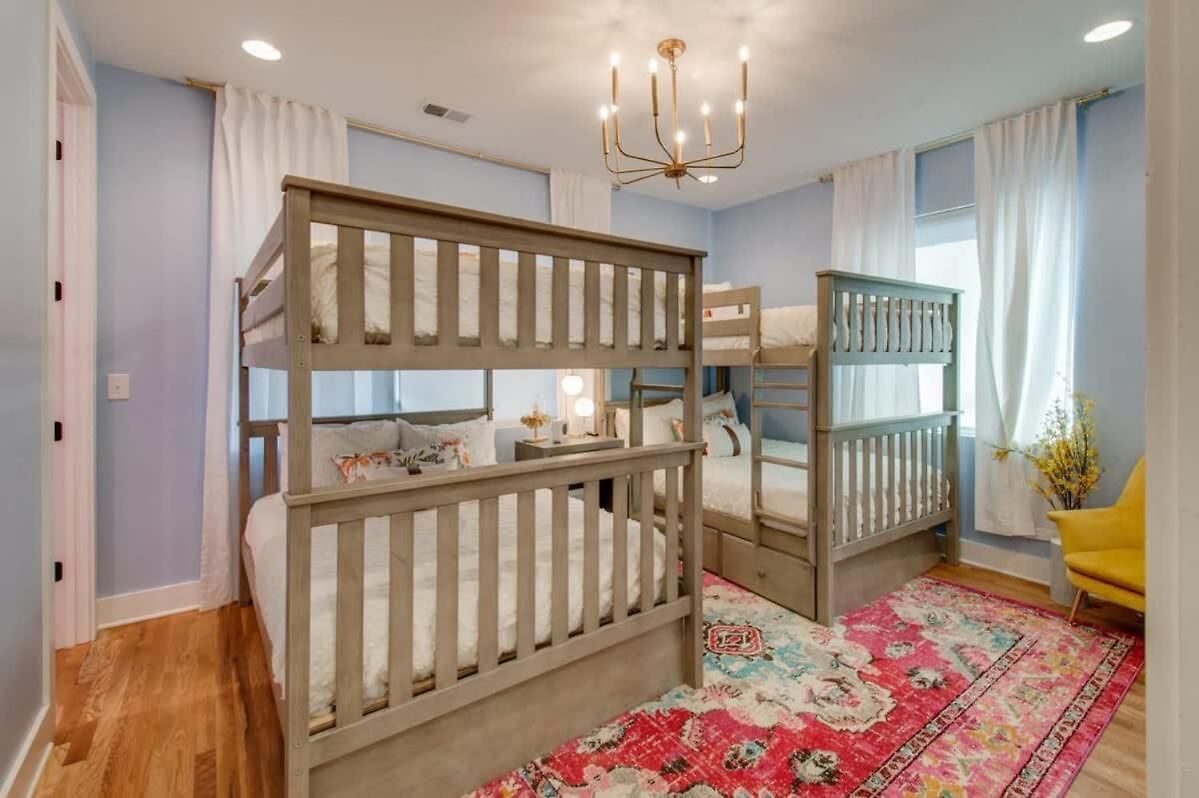 Luxury Retreat: Rooftop Hot Tub Double Deck & Game Holiday home Nashville
