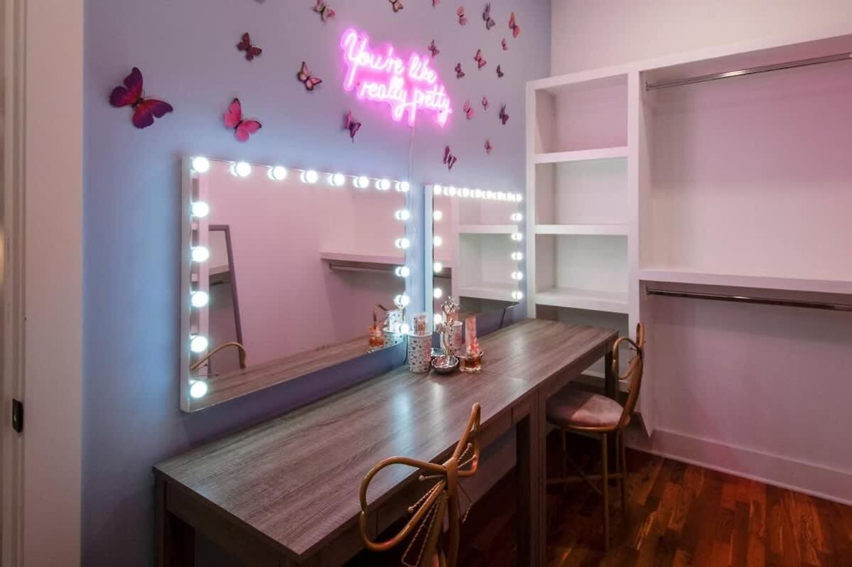 Luxury Retreat: Rooftop Hot Tub Double Deck & Game *