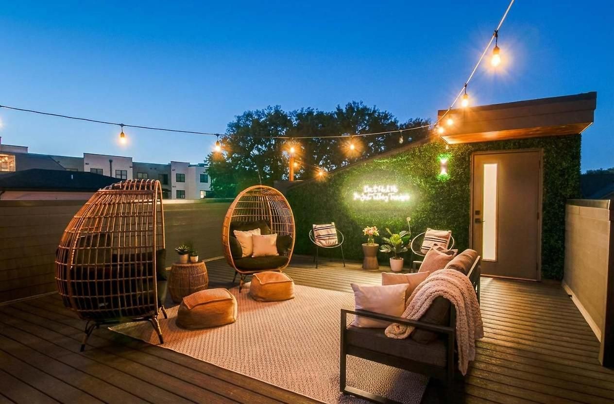 Close To The Gulch - Book Today * Nashville