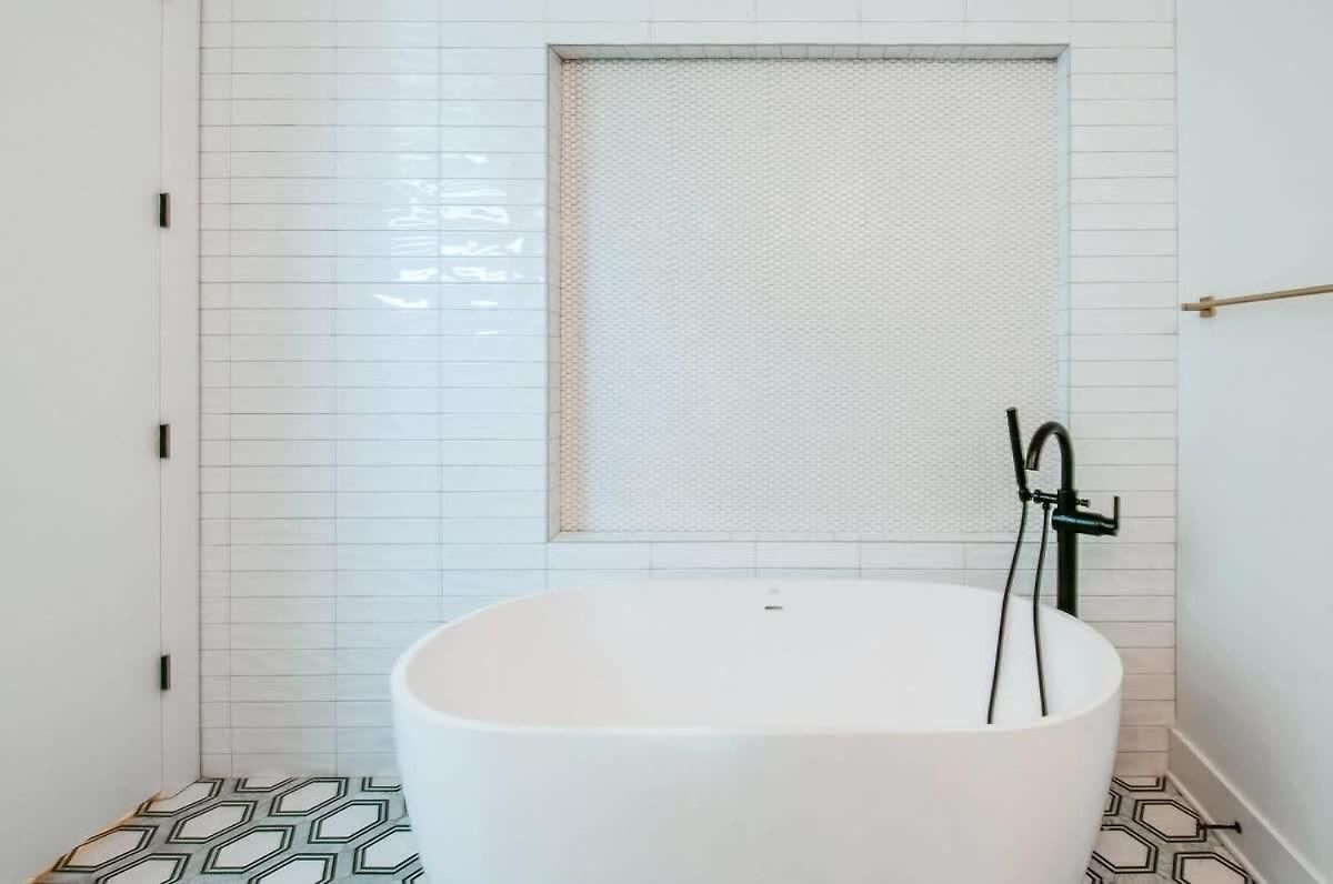 Luxury Retreat: Rooftop Hot Tub Double Deck & Game *