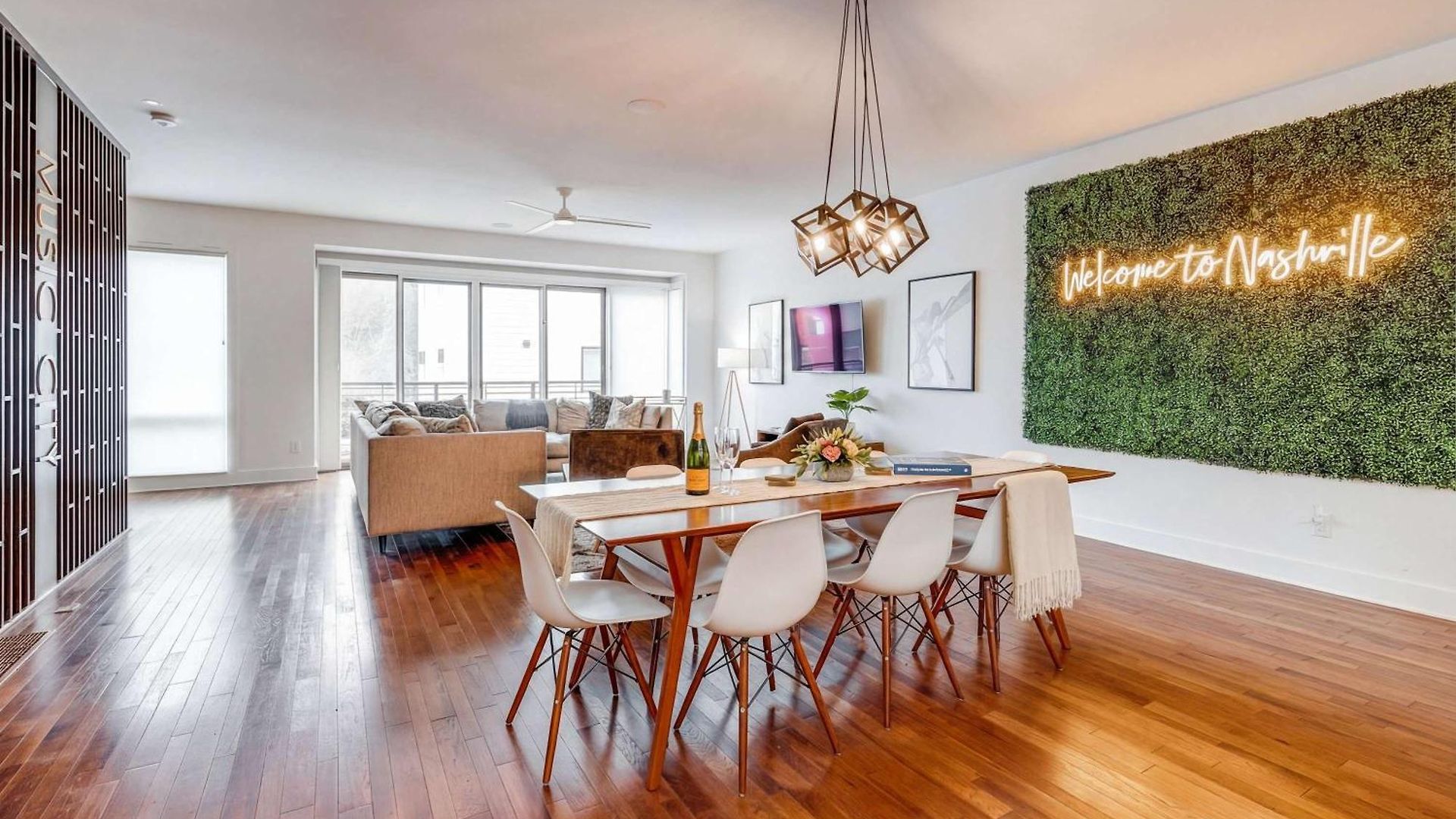 Downtown Luxury - 10 Beds & Free Parking Holiday home