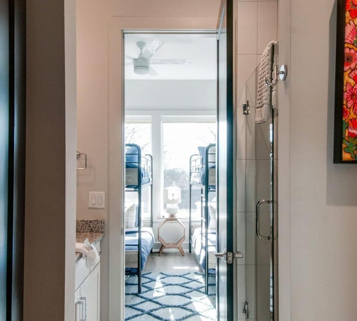 East Nash Lux - 13 Beds & Views Holiday home Nashville