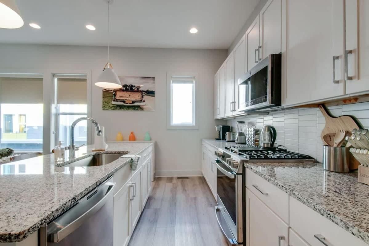East Nash Lux - 13 Beds & Views Holiday home Nashville