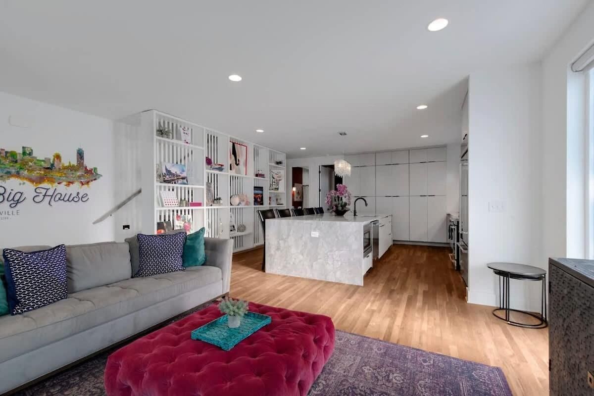 Luxury Retreat: Rooftop Hot Tub Double Deck & Game * Nashville