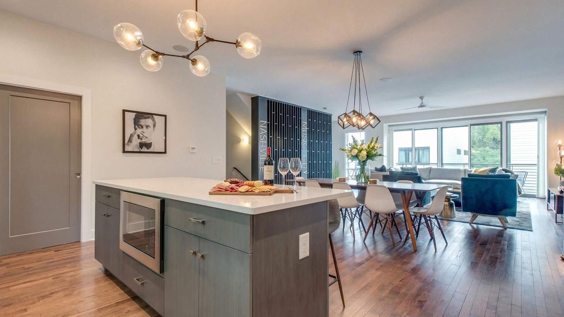 Downtown Luxury - 10 Beds & Free Parking Holiday home
