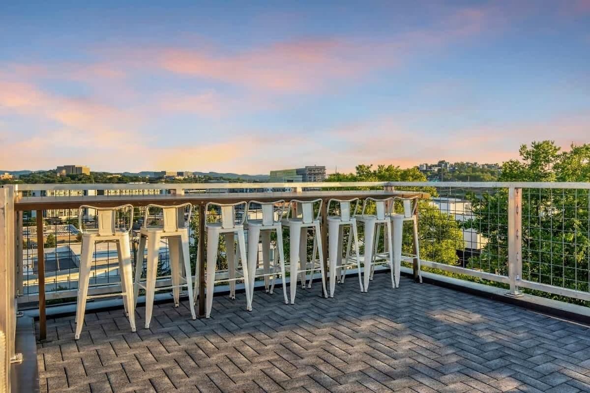 Holiday home Luxury Retreat: Rooftop Hot Tub Double Deck & Game