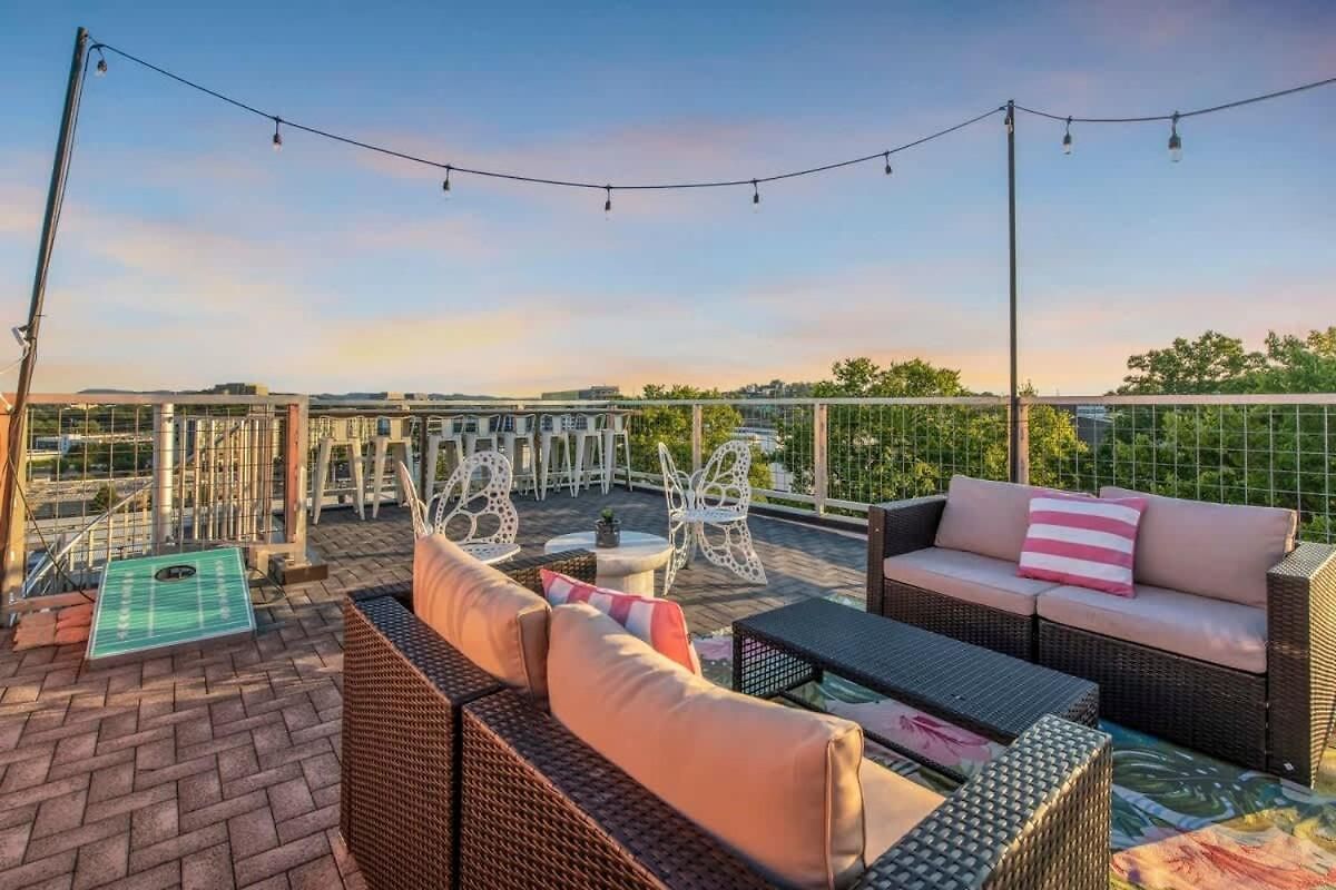 Holiday home Luxury Retreat: Rooftop Hot Tub Double Deck & Game