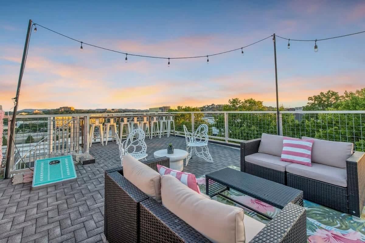 Holiday home Luxury Retreat: Rooftop Hot Tub Double Deck & Game
