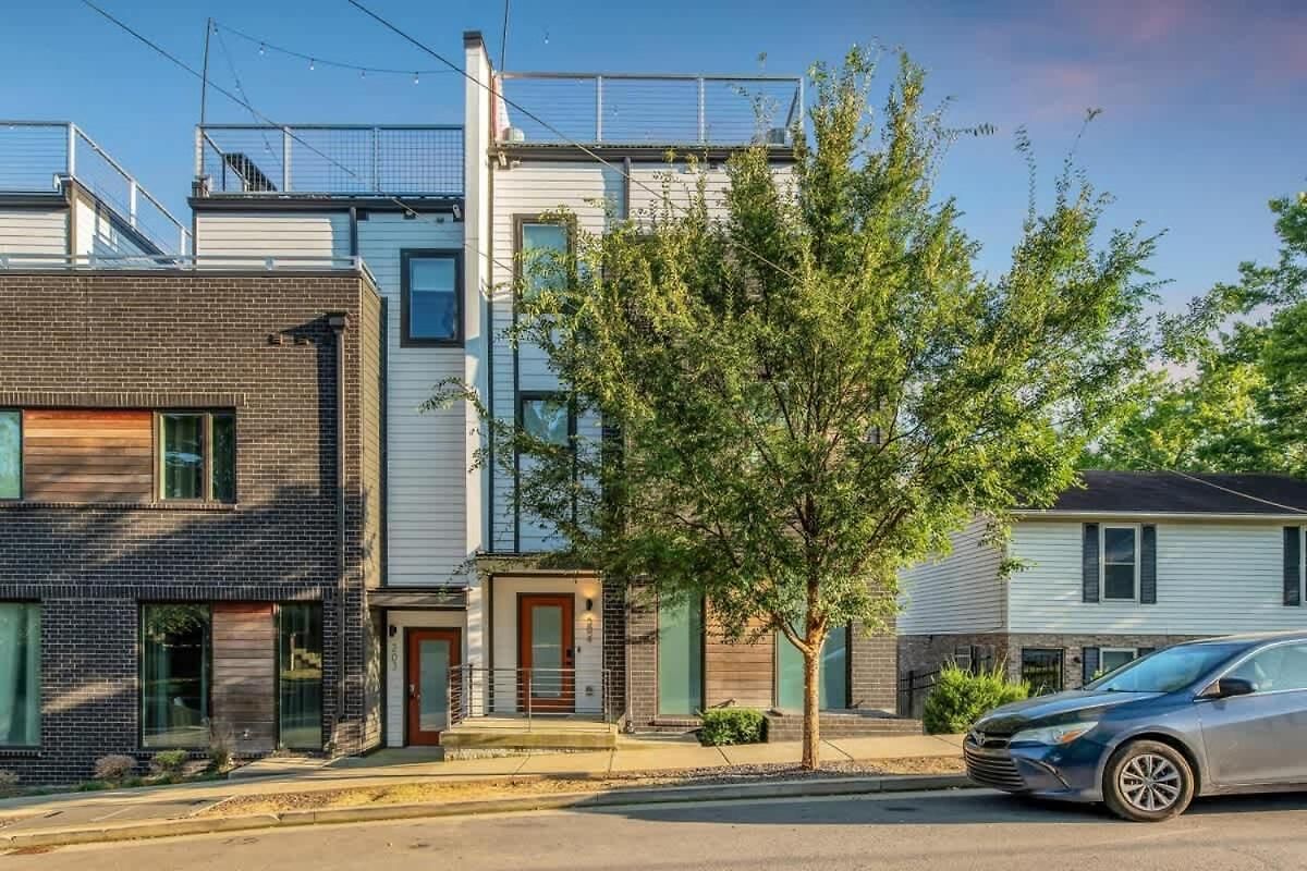 Luxury Retreat: Rooftop Hot Tub Double Deck & Game