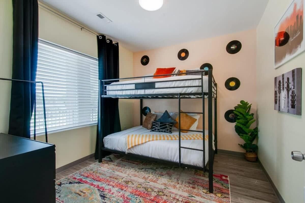 Apartment New 4 Bedroom Near Dt Walk To Restaurants Nashville