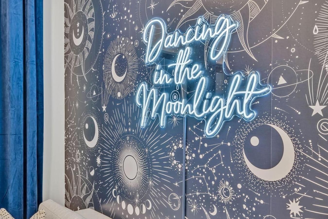 Dancing In The Moonlight In Downtown Walk To Broadway * Nashville