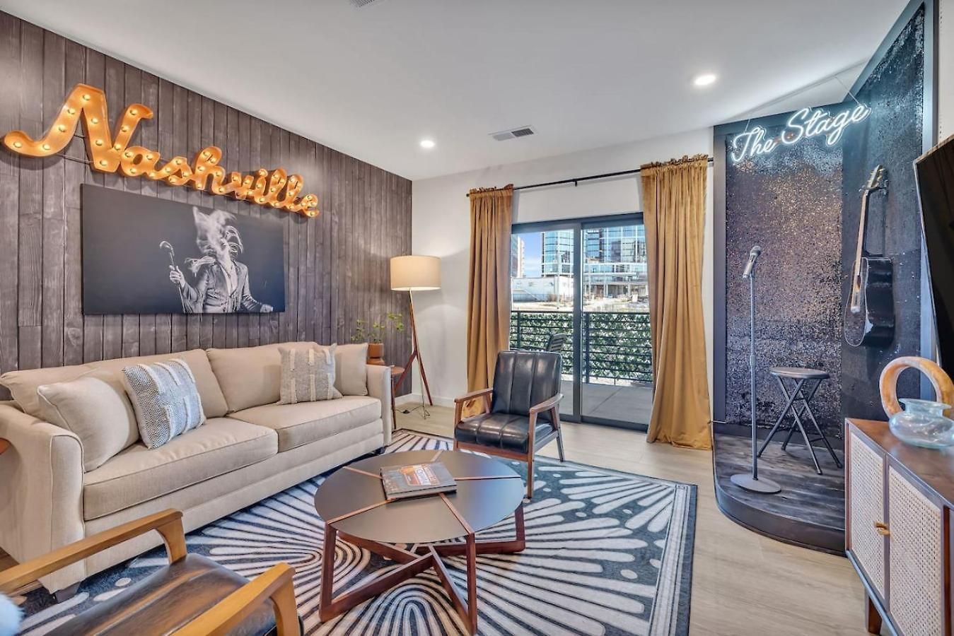 The Stage In Downtown W Pool/gym | Walk To Broadway Holiday home *
