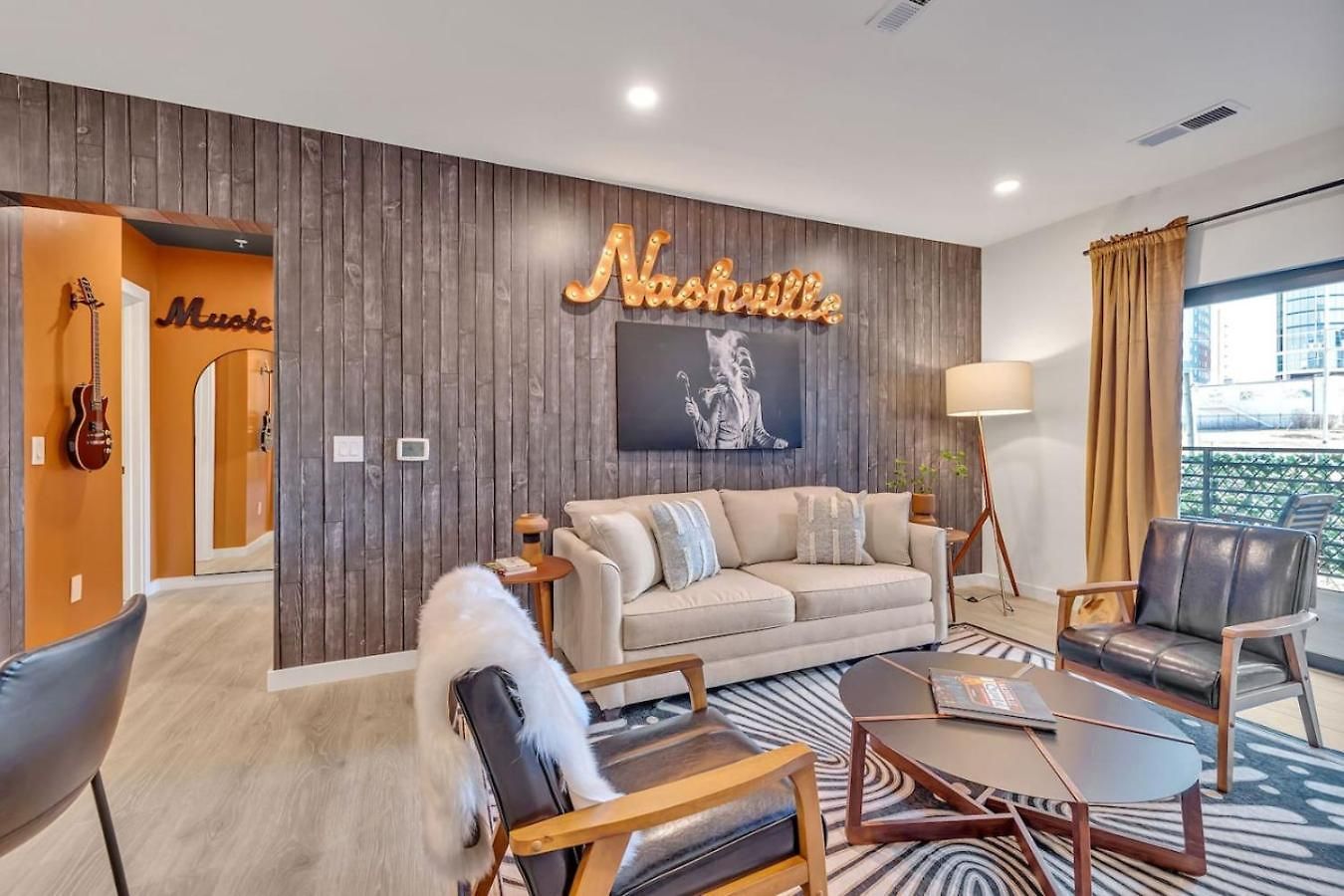 Holiday home The Stage In Downtown W Pool/gym | Walk To Broadway *