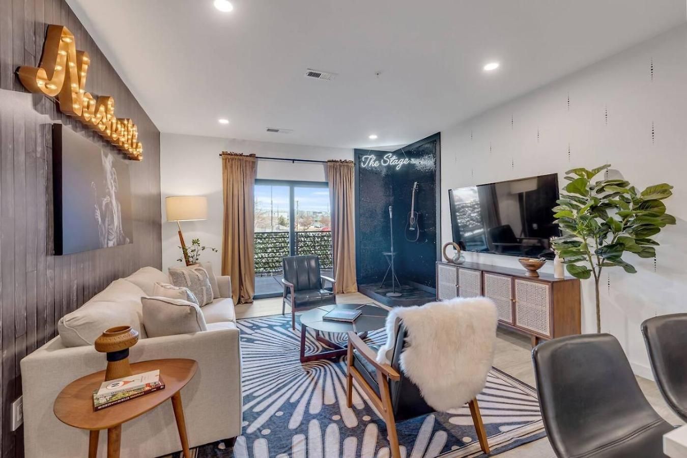 The Stage In Downtown W Pool/gym | Walk To Broadway Holiday home Nashville