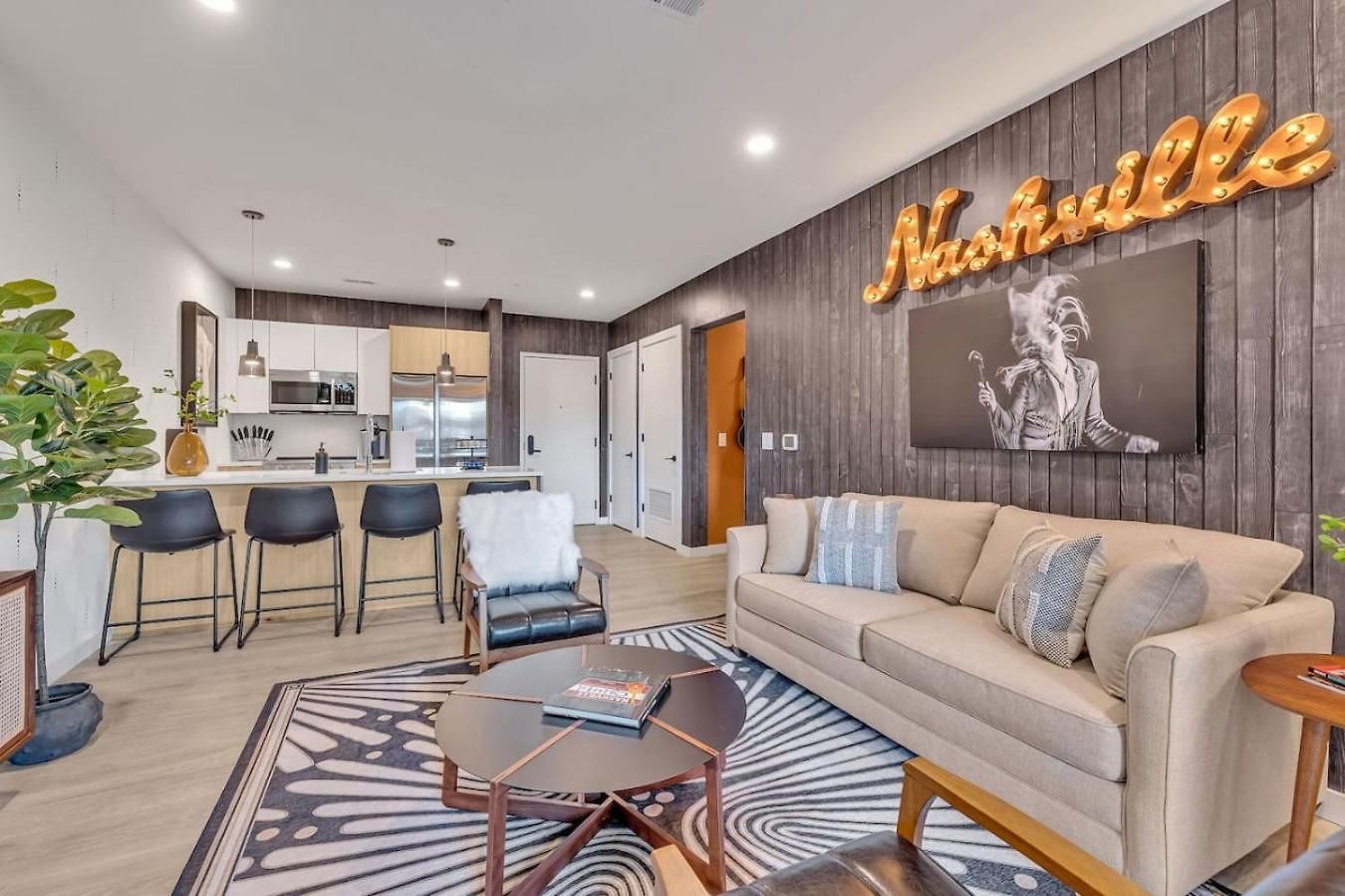Holiday home The Stage In Downtown W Pool/gym | Walk To Broadway *