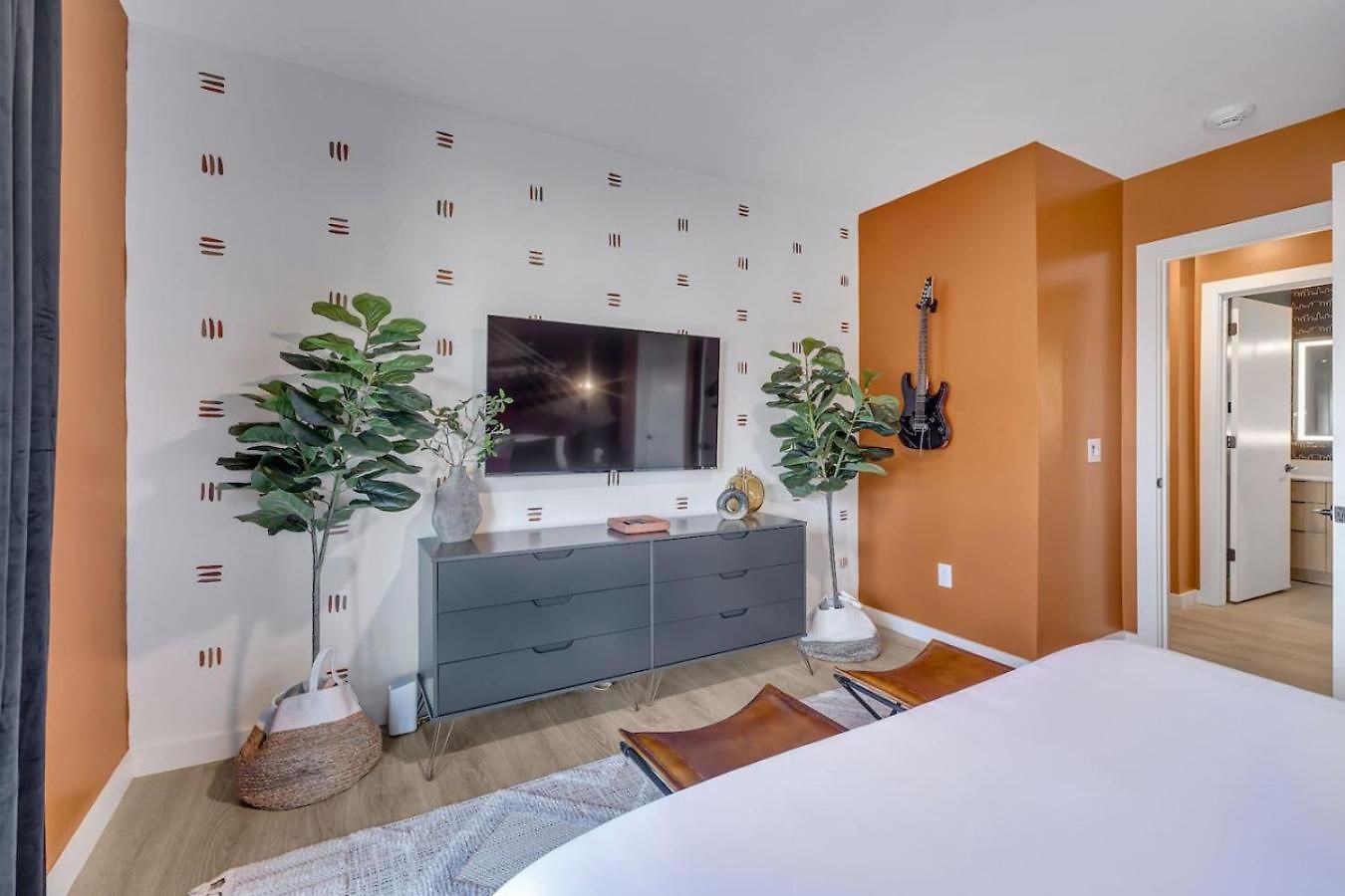 The Stage In Downtown W Pool/gym | Walk To Broadway Holiday home *